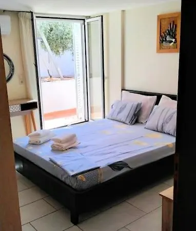 Boyzianas Apartment *